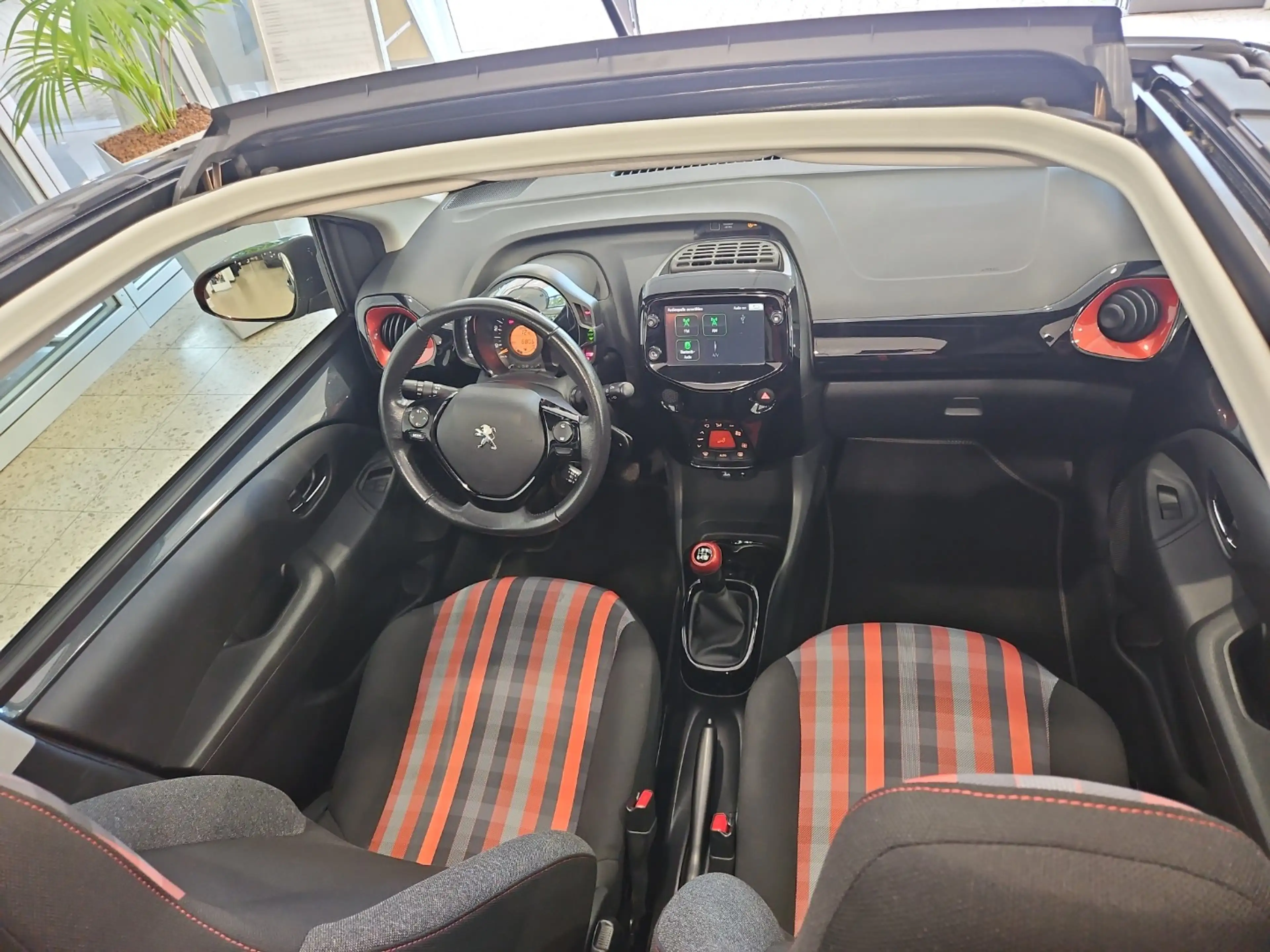 Peugeot 108 Top 1.0 VTi Collection Collection — photo 7