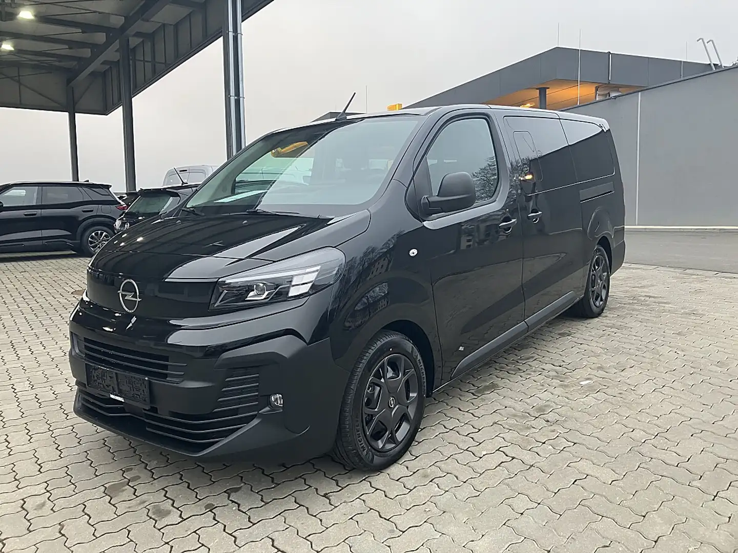 Opel Vivaro Kombi 2,2 Diesel XL Aut. 8 Sitze Schwarz - 1