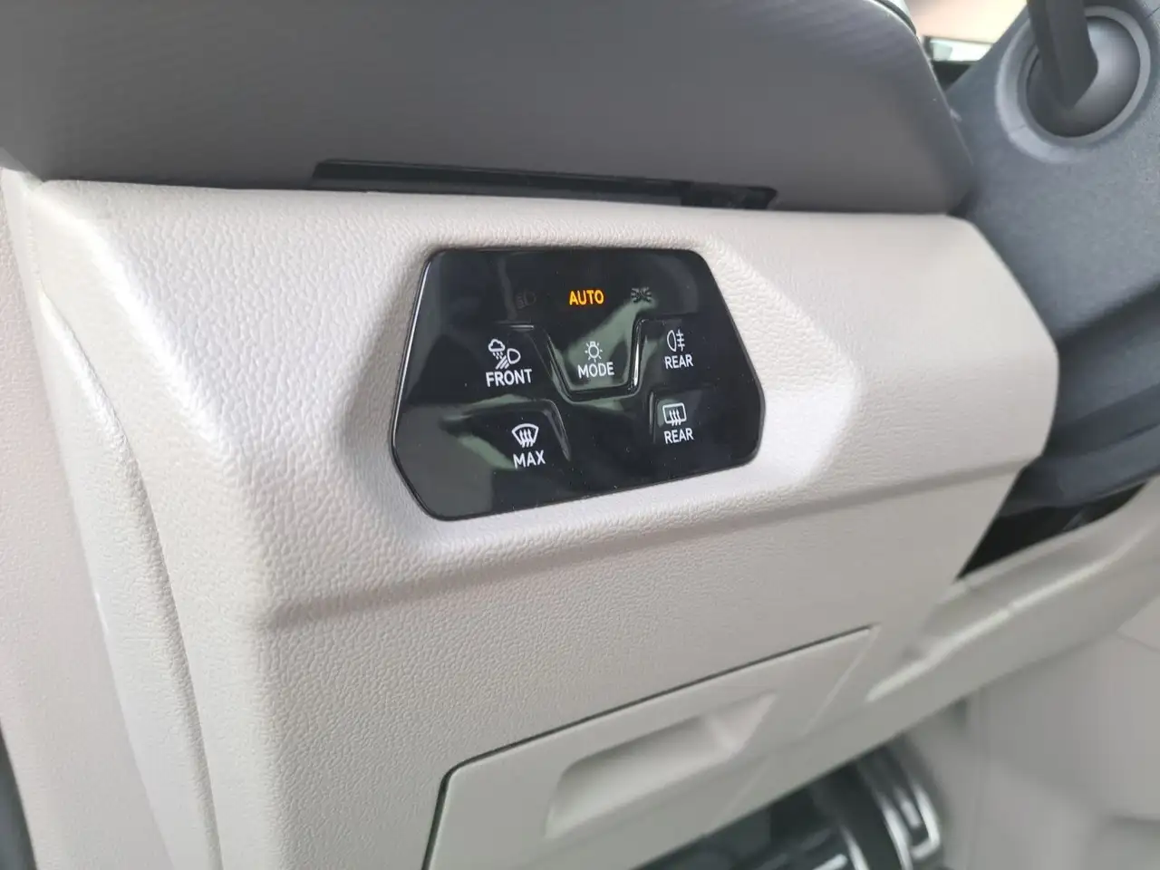 Volkswagen T7 Multivan Multivan Life 2.0 TDI LÜ Navi, Klima, RFK, Cockp 14