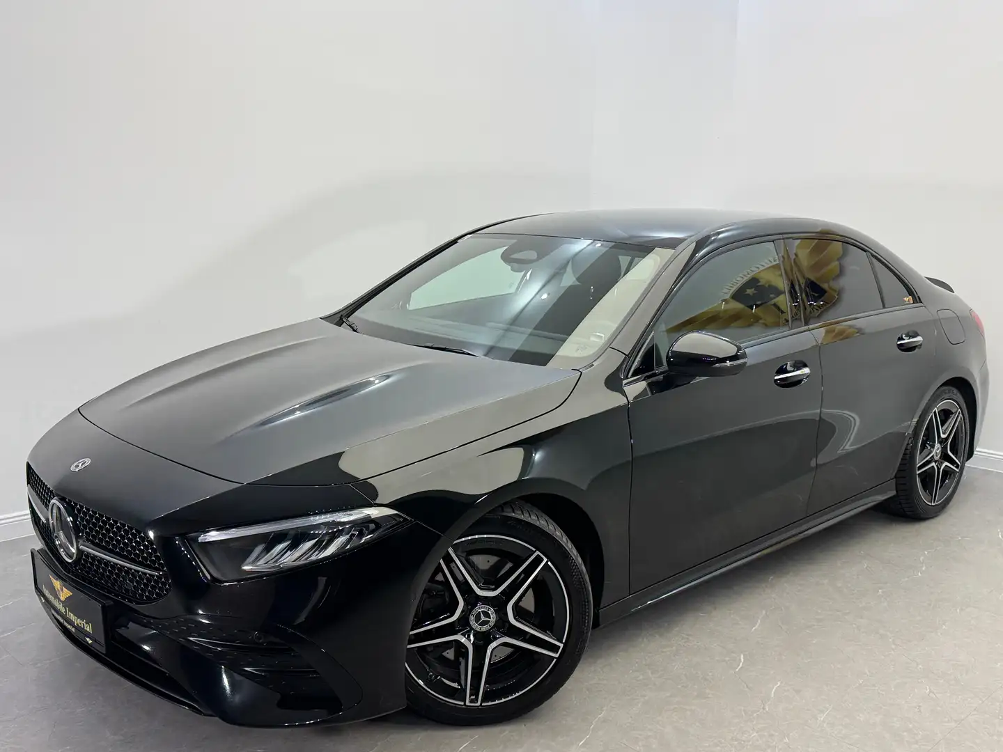 Mercedes-Benz A 220 4Matic Limo //FACELIFT//AMG LINE// STERNENHIMMEL// Schwarz - 2