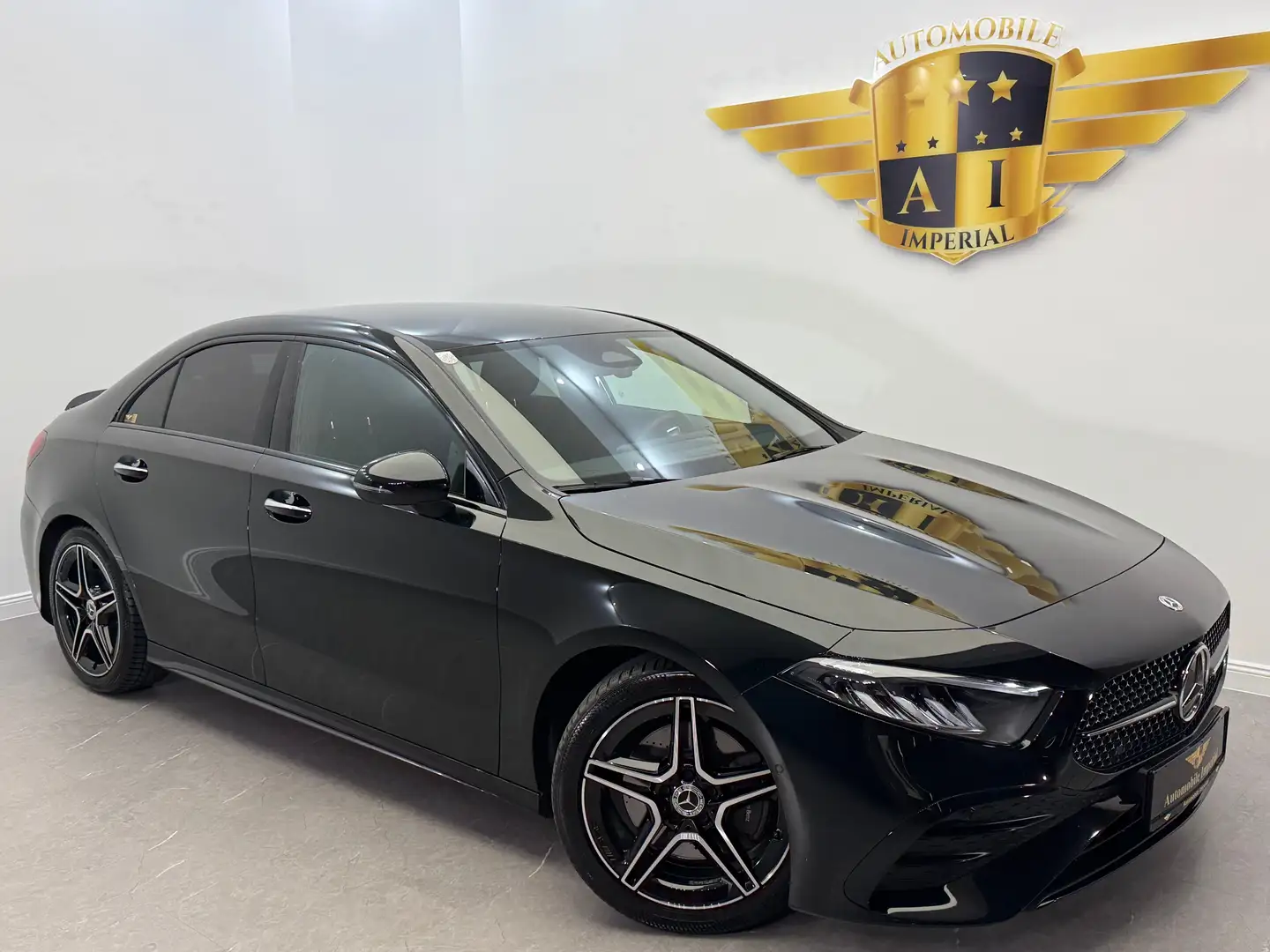 Mercedes-Benz A 220 4Matic Limo //FACELIFT//AMG LINE// STERNENHIMMEL// Schwarz - 1