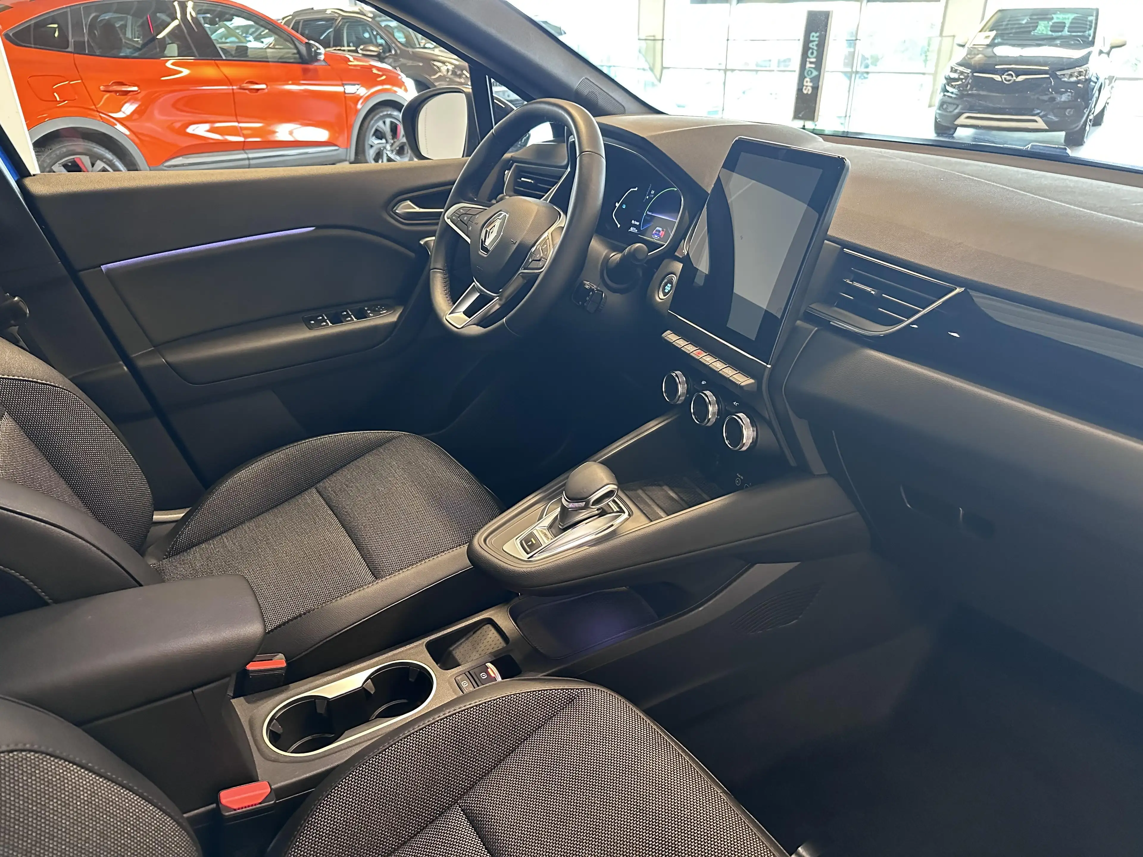 Renault Captur 1.6 E-Tech MILD hybrid Techno — photo 2