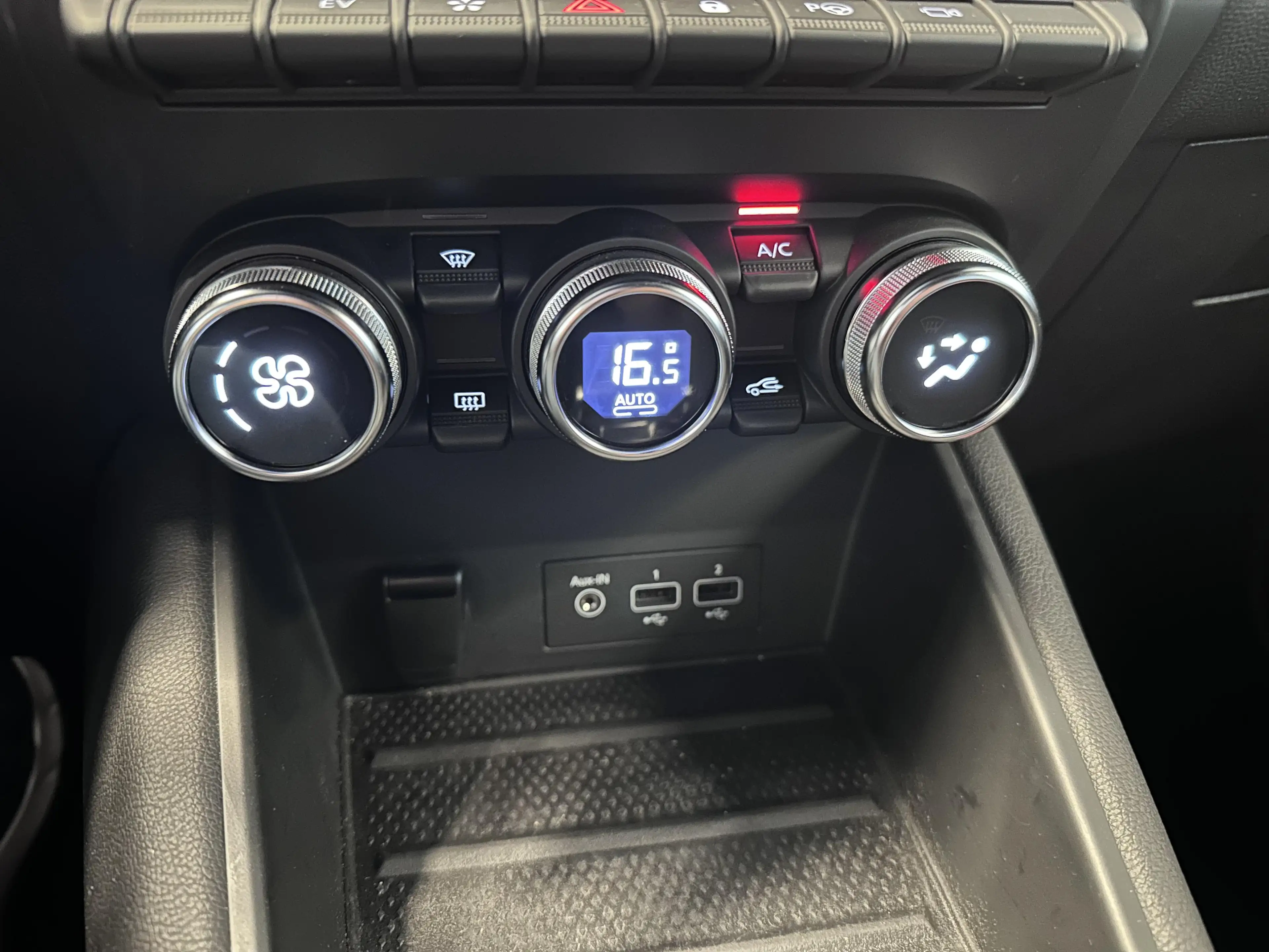 Renault Captur 1.6 E-Tech MILD hybrid Techno — photo 12