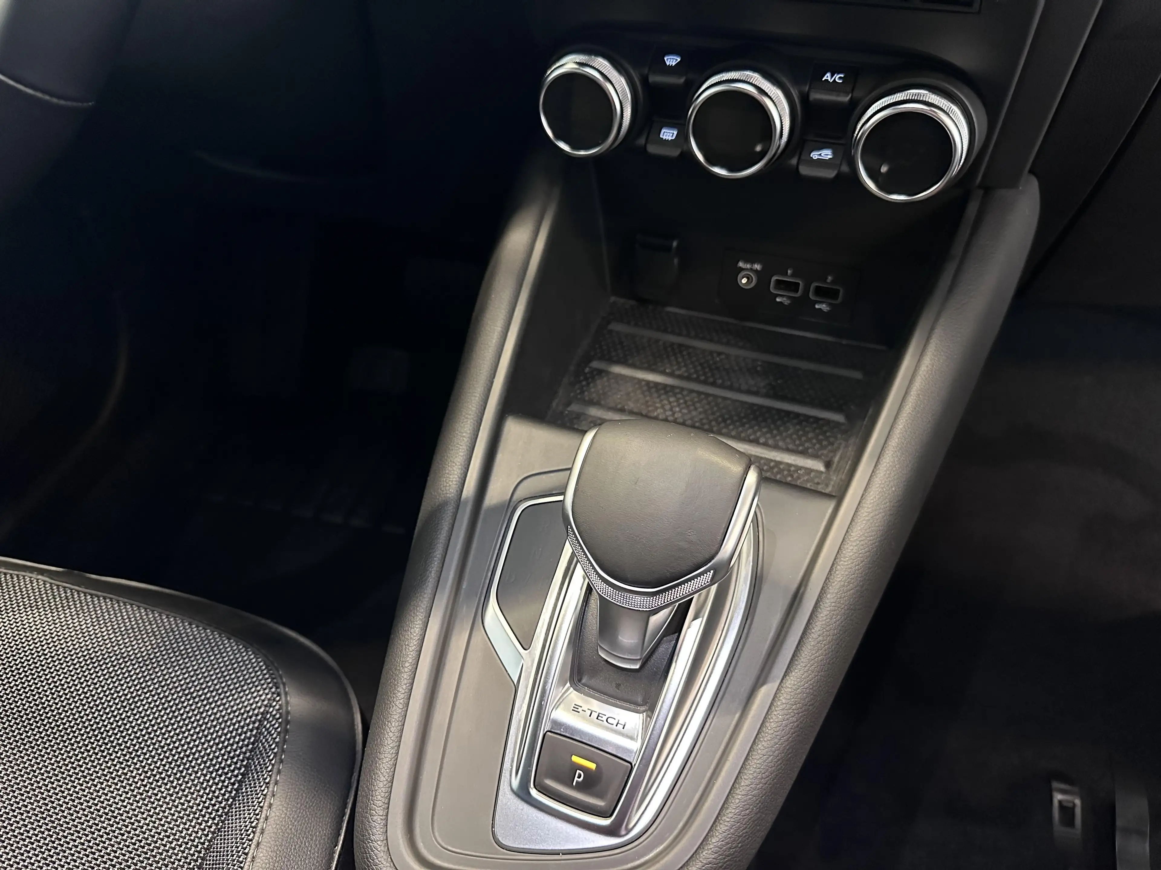 Renault Captur 1.6 E-Tech MILD hybrid Techno — photo 4
