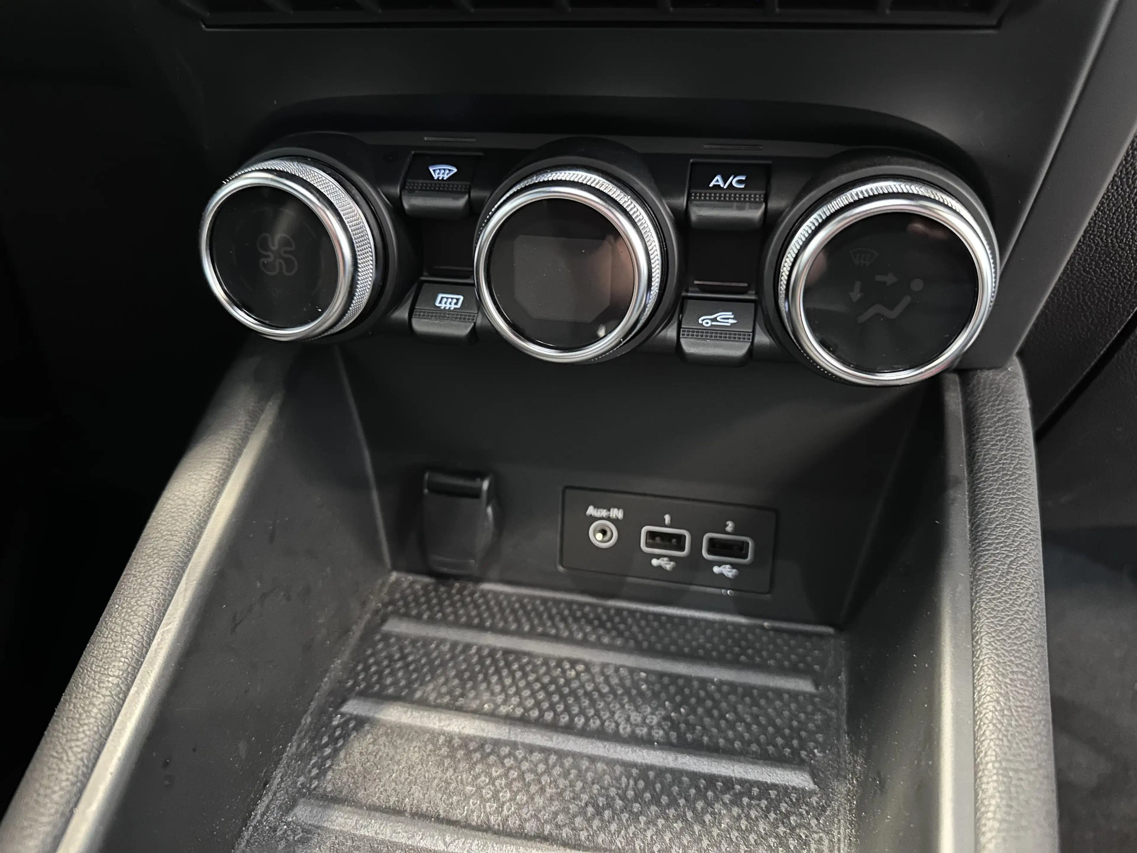 Renault Captur 1.6 E-Tech MILD hybrid Techno — photo 16