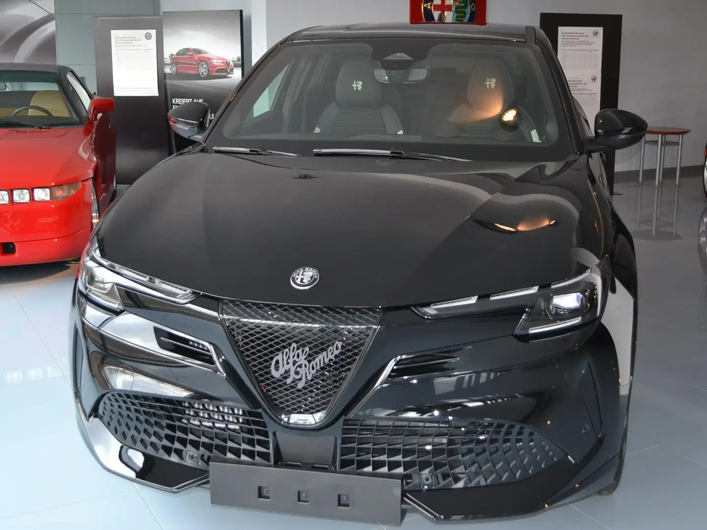 Alfa Romeo Junior Junior 1.2 VGT Ibrida Sport Speciale Schwarz - 1