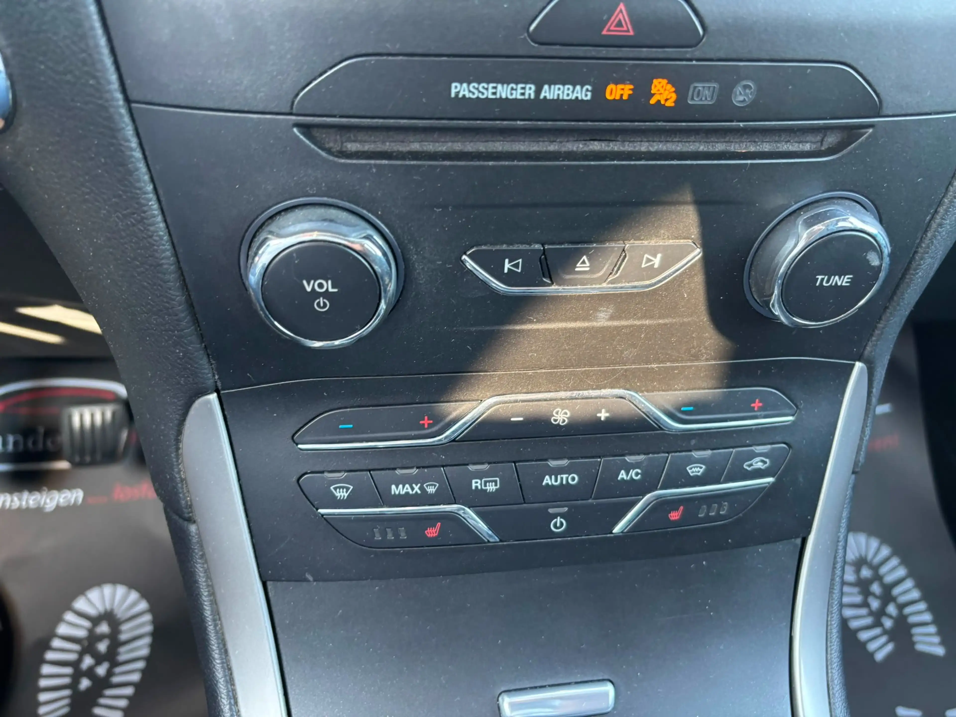 Ford Galaxy 2,0 TDCi Trend 120PS mit 7 Sitzen Parkhilfe Navi — photo 7