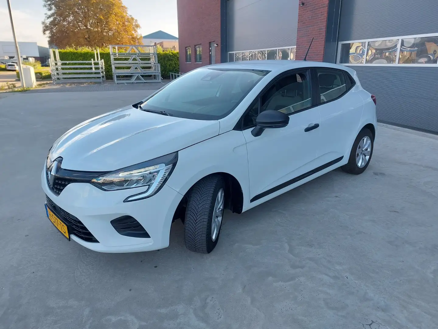 Renault Clio 1.0 TCe Life 5 deurs Airco Facelift5-2020 Wit - 2