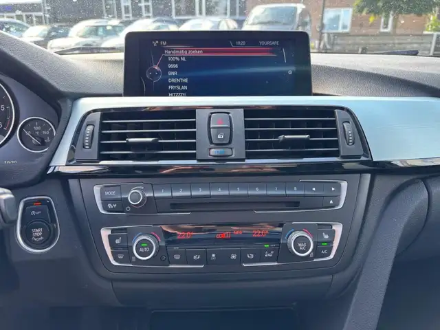 BMW 3 Series view 10