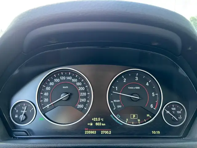 BMW 3 Series view 11