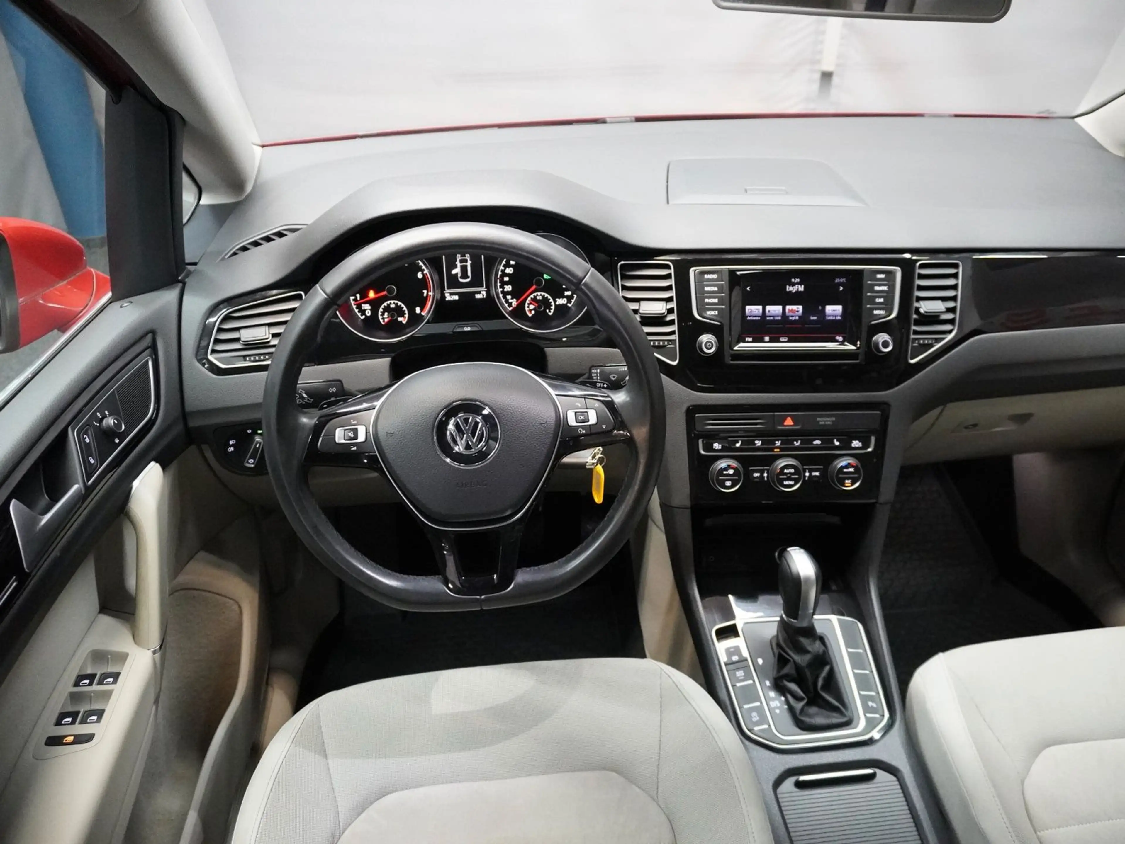 Volkswagen Golf Sportsvan VII Highline 1.4 TSI DSG 1.Hand — photo 9