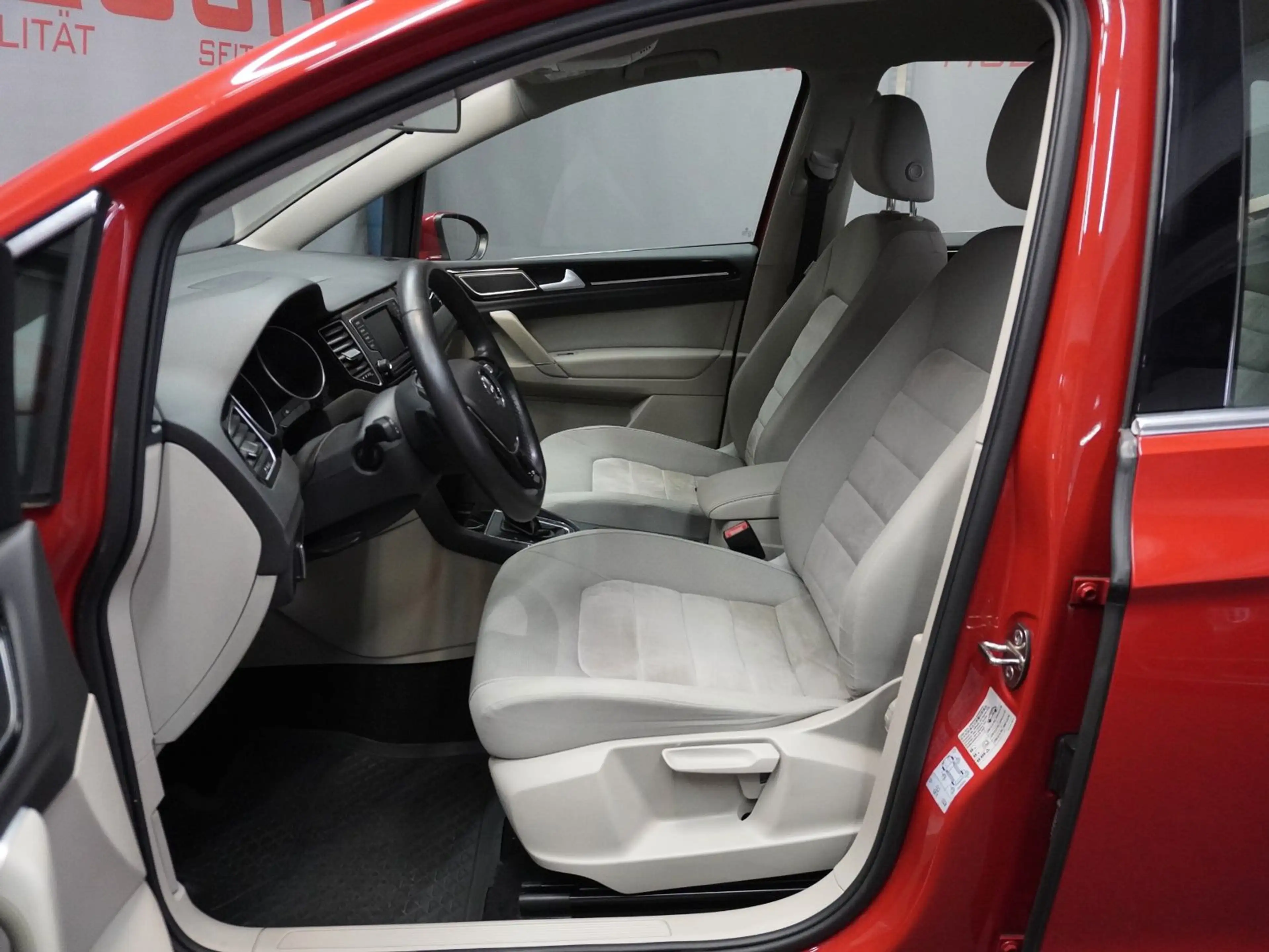Volkswagen Golf Sportsvan VII Highline 1.4 TSI DSG 1.Hand — photo 11