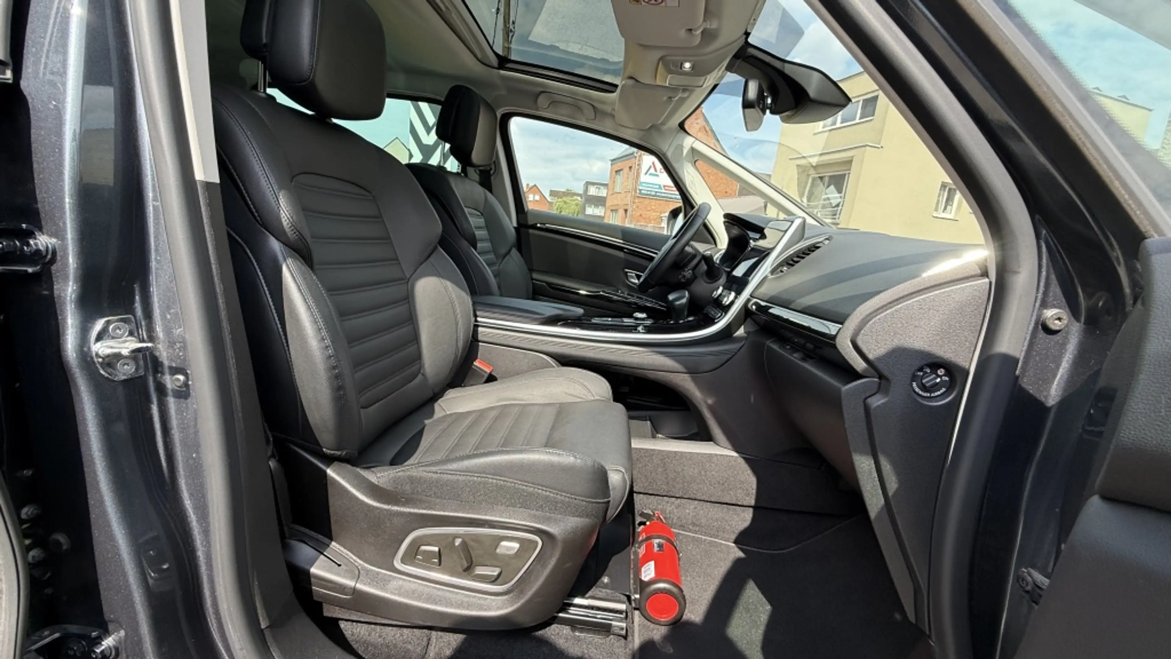 Renault Espace V Business Edition — photo 15