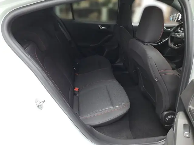 Ford Focus view 15