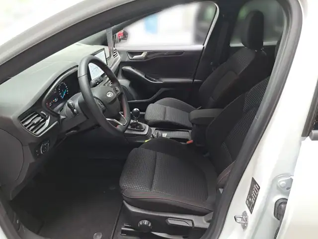Ford Focus view 8