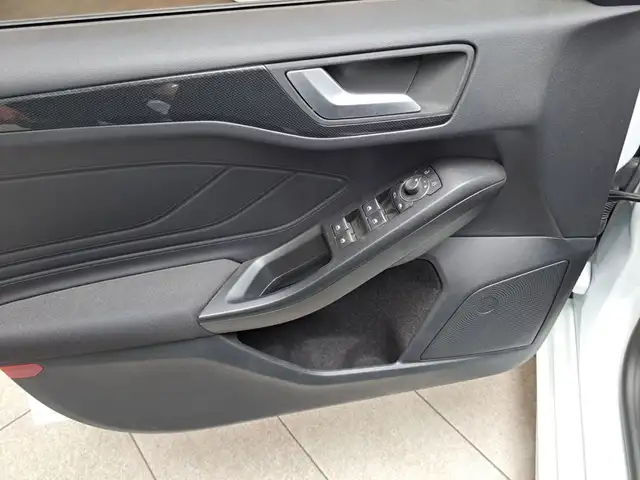 Ford Focus view 9