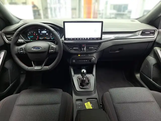 Ford Focus view 12