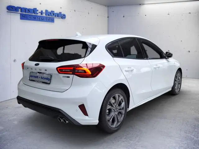 Ford Focus view 3