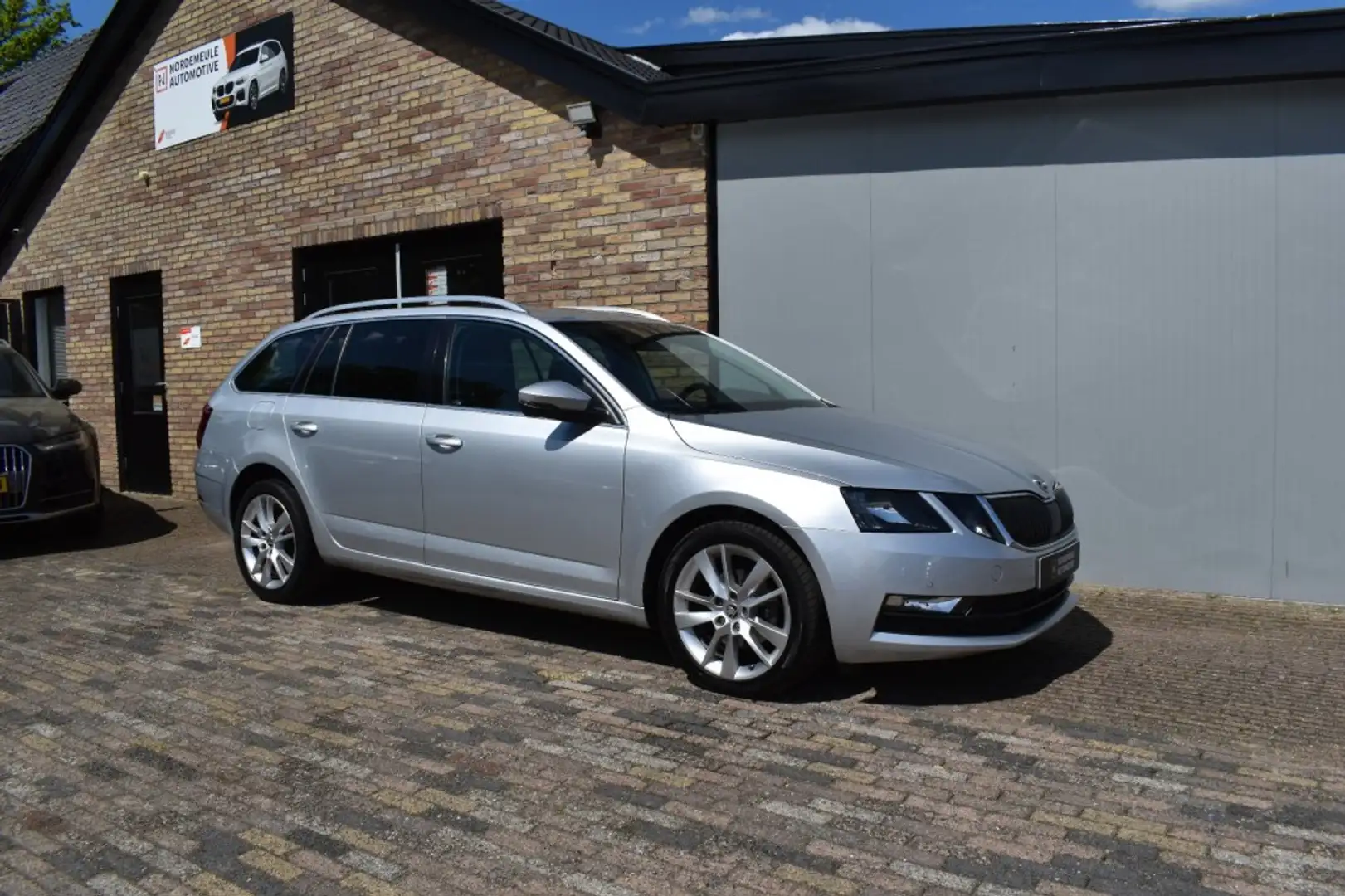 Skoda Octavia 1.6 TDI CLEVER ED. AUT, Apple Carplay, Cruise, Nav Gris - 2