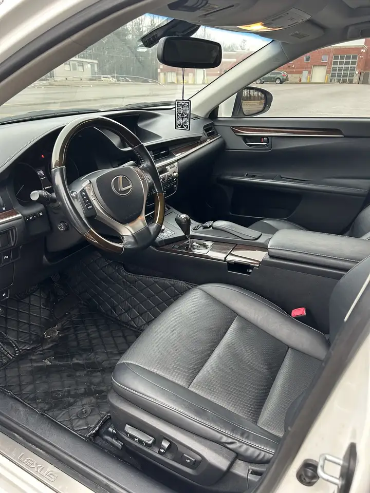 Lexus ES снимка Lexus ES