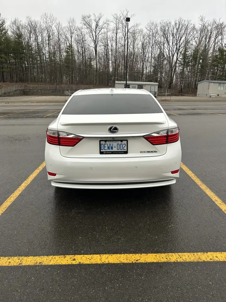 Lexus ES снимка Lexus ES