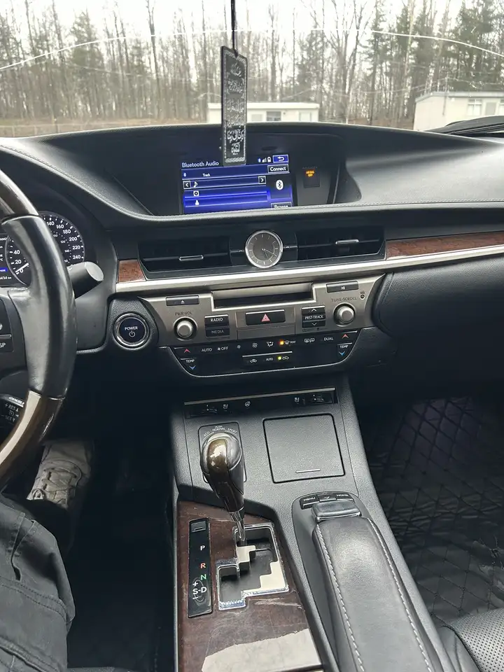 Lexus ES снимка Lexus ES