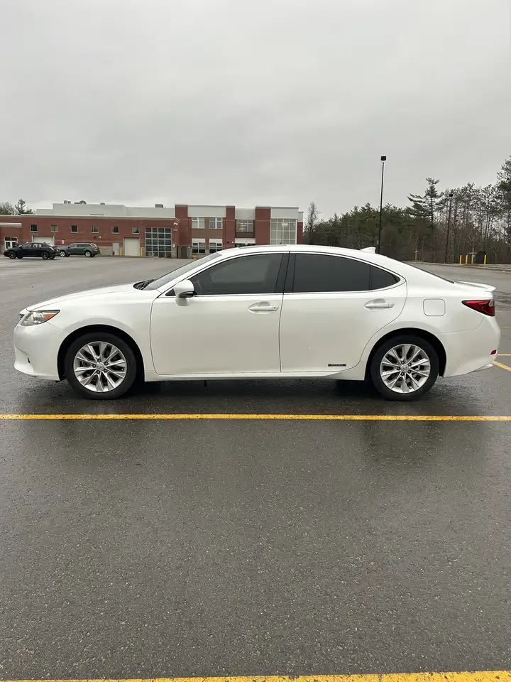 Lexus ES снимка Lexus ES