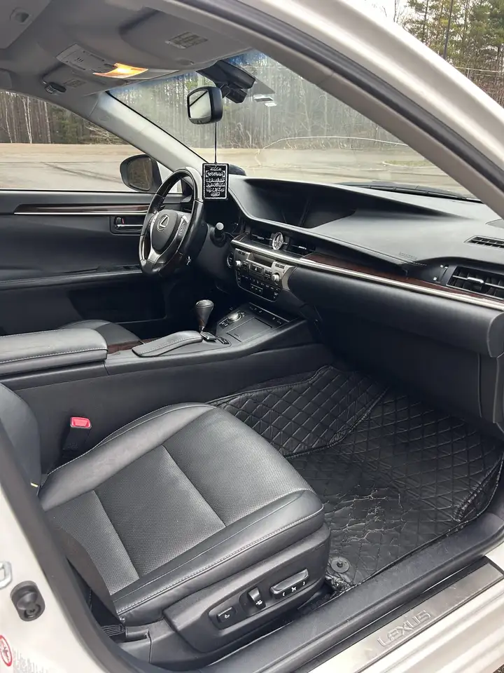 Lexus ES снимка Lexus ES