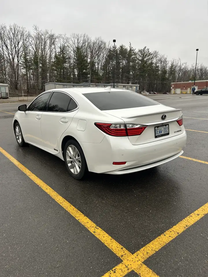 Lexus ES снимка Lexus ES