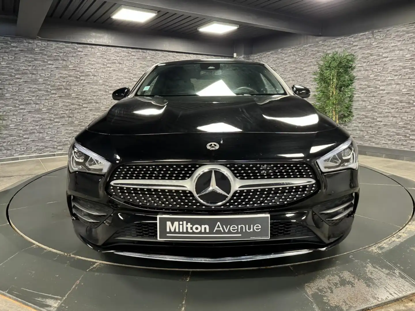 Mercedes-Benz CLA 250 CLA 250 e + Hybrid EQ Power AMG Line crna - 2