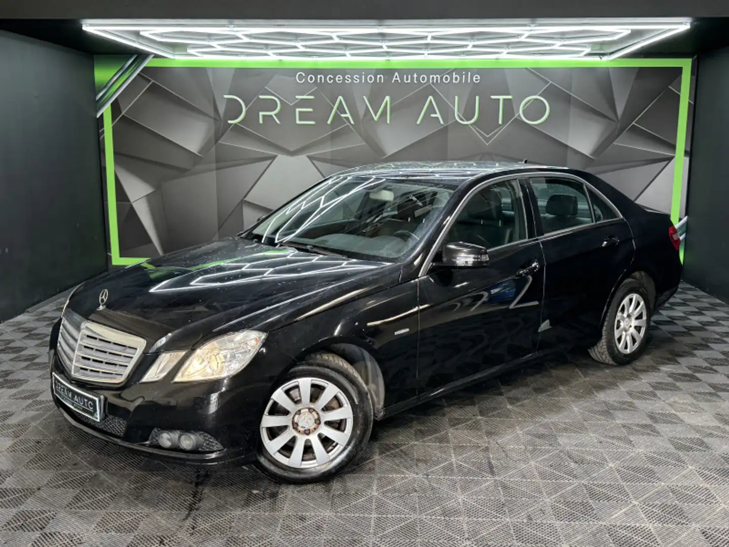 Mercedes-Benz E 200 200 CDI BE CLASSIC - 1