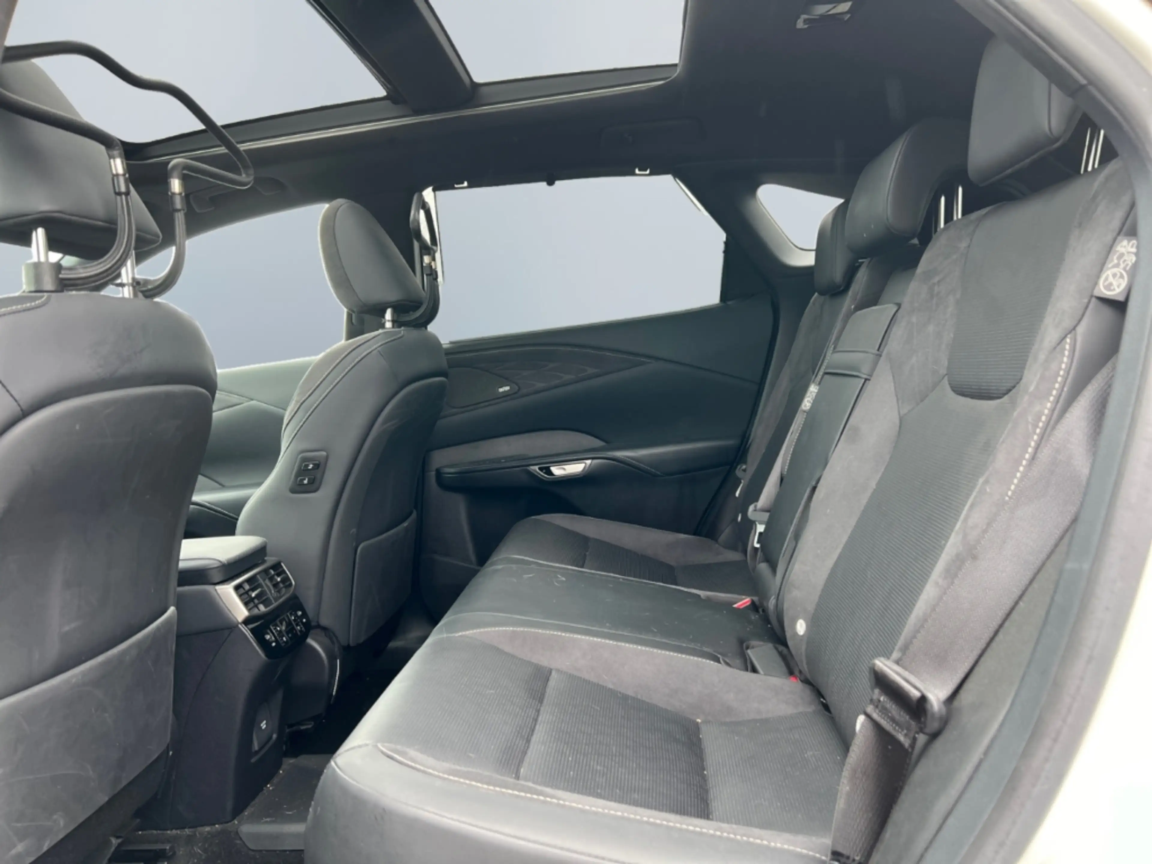Lexus RX 450h + Luxury Line *Matrix*HUD*Pano*Levinson* — photo 13