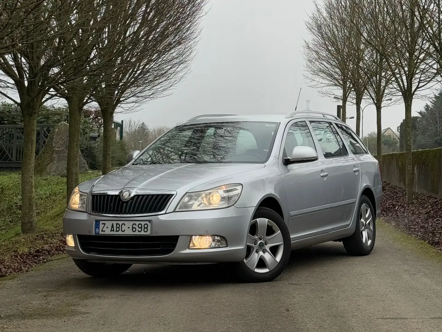 Skoda Octavia SW 1.4 TSI Ambiente Gris - 1