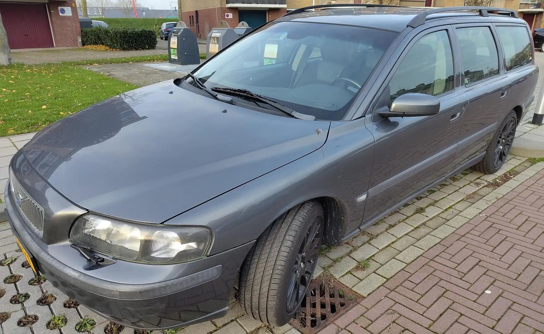 Volvo V70 V70 2.4 Comfort Line Grijs - 2