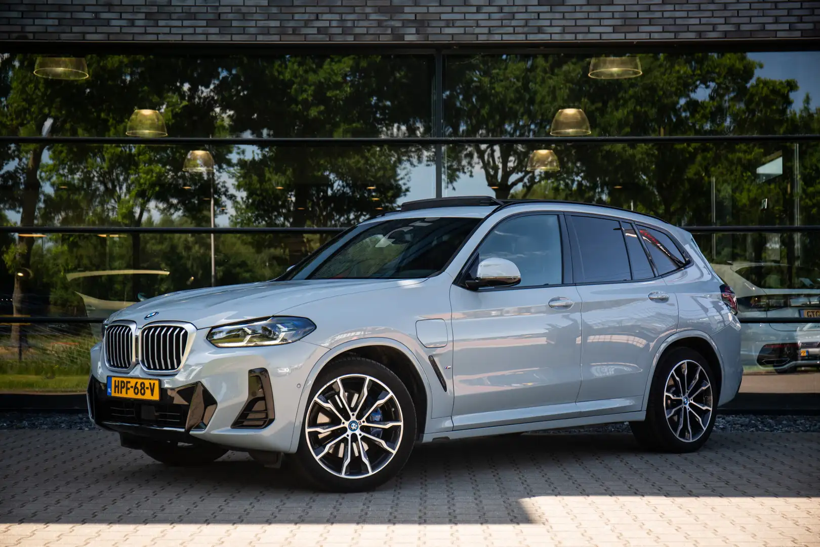 BMW X3 xDrive30e High Executive , Brooklyn Grau, M-Sports Grijs - 2