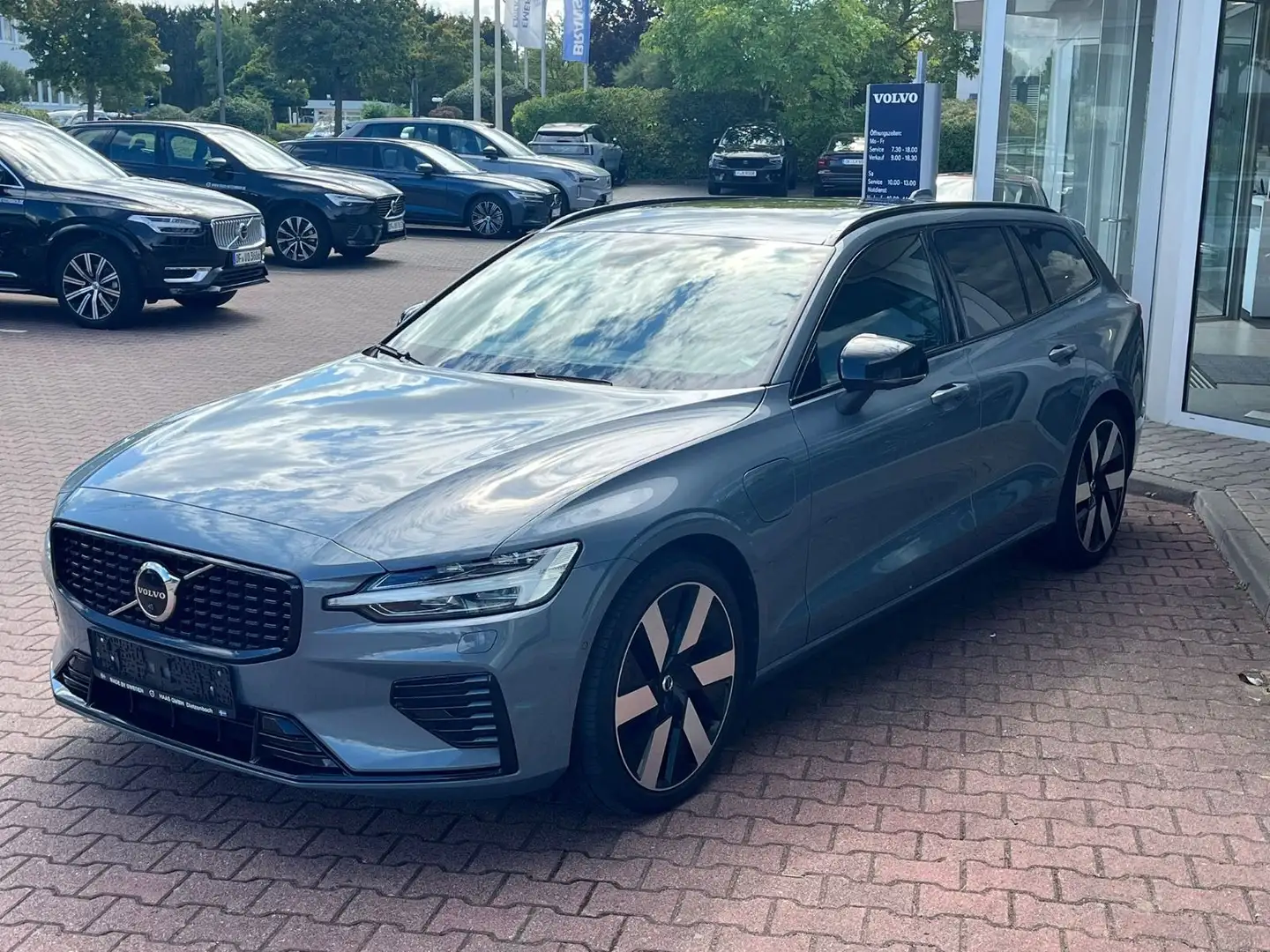 Volvo V60 T8 AWD Recharge Ultimate Dark Auto Gris - 2