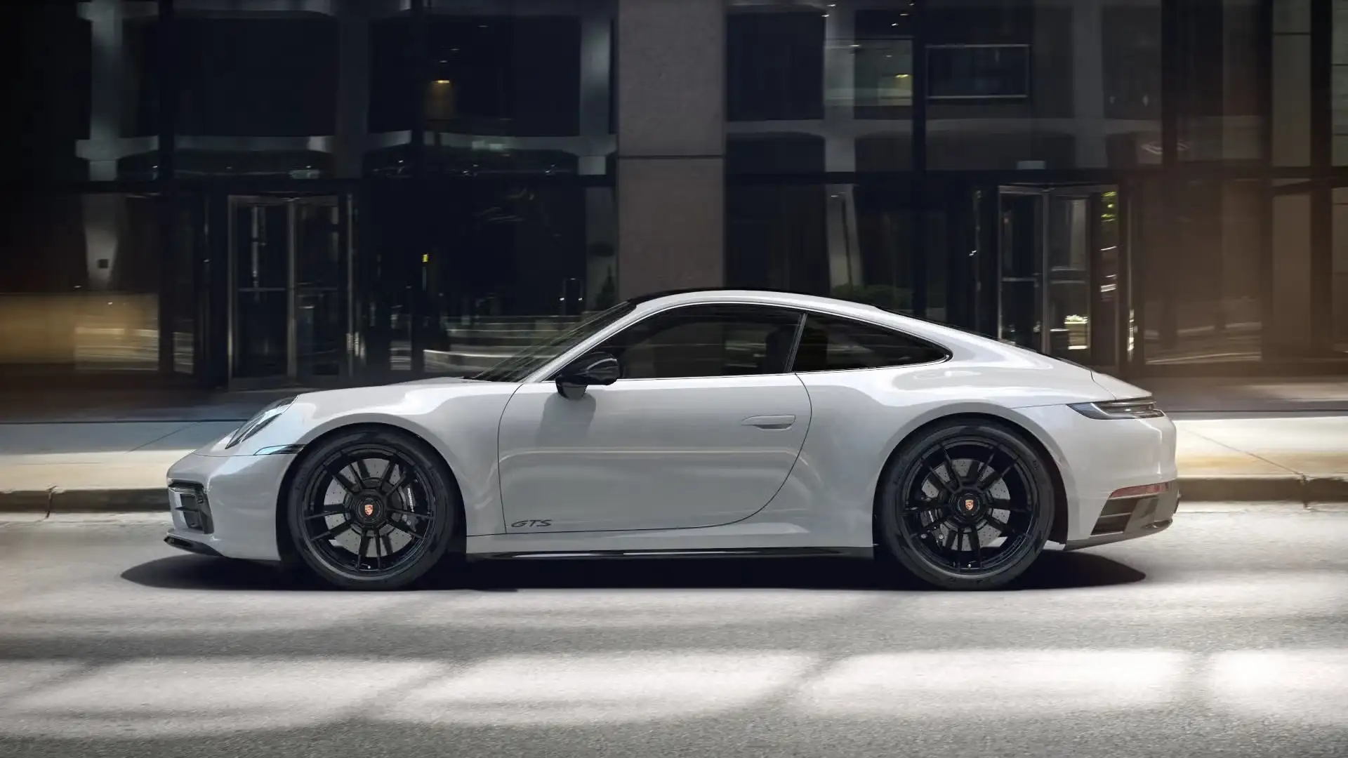 Porsche 992 Carrera 4 GTS Grijs - 2