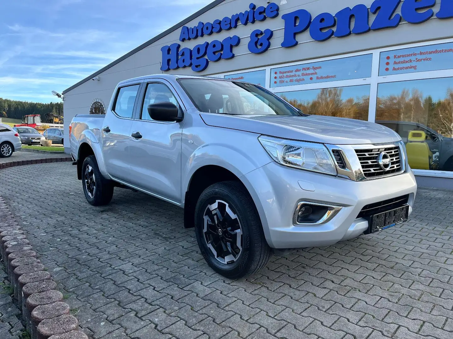 Nissan Navara NP300 Acenta Double Cab 4x4 3,5 T Anhägel Silber - 1