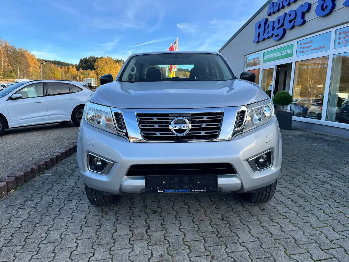 Nissan Navara NP300 Acenta Double Cab 4x4 3,5 T Anhägel Silber - 2