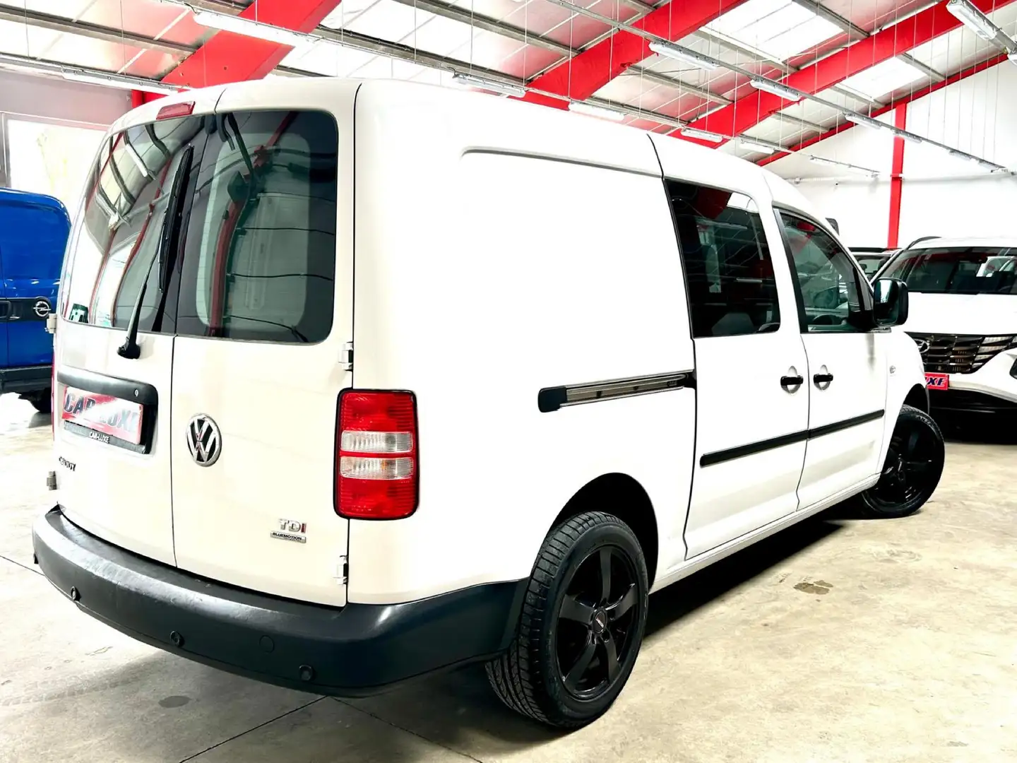 Volkswagen Caddy MAXI 1.6 TDI 1O2CV UTILITAIRE LONG CHASSIS Blanc - 2