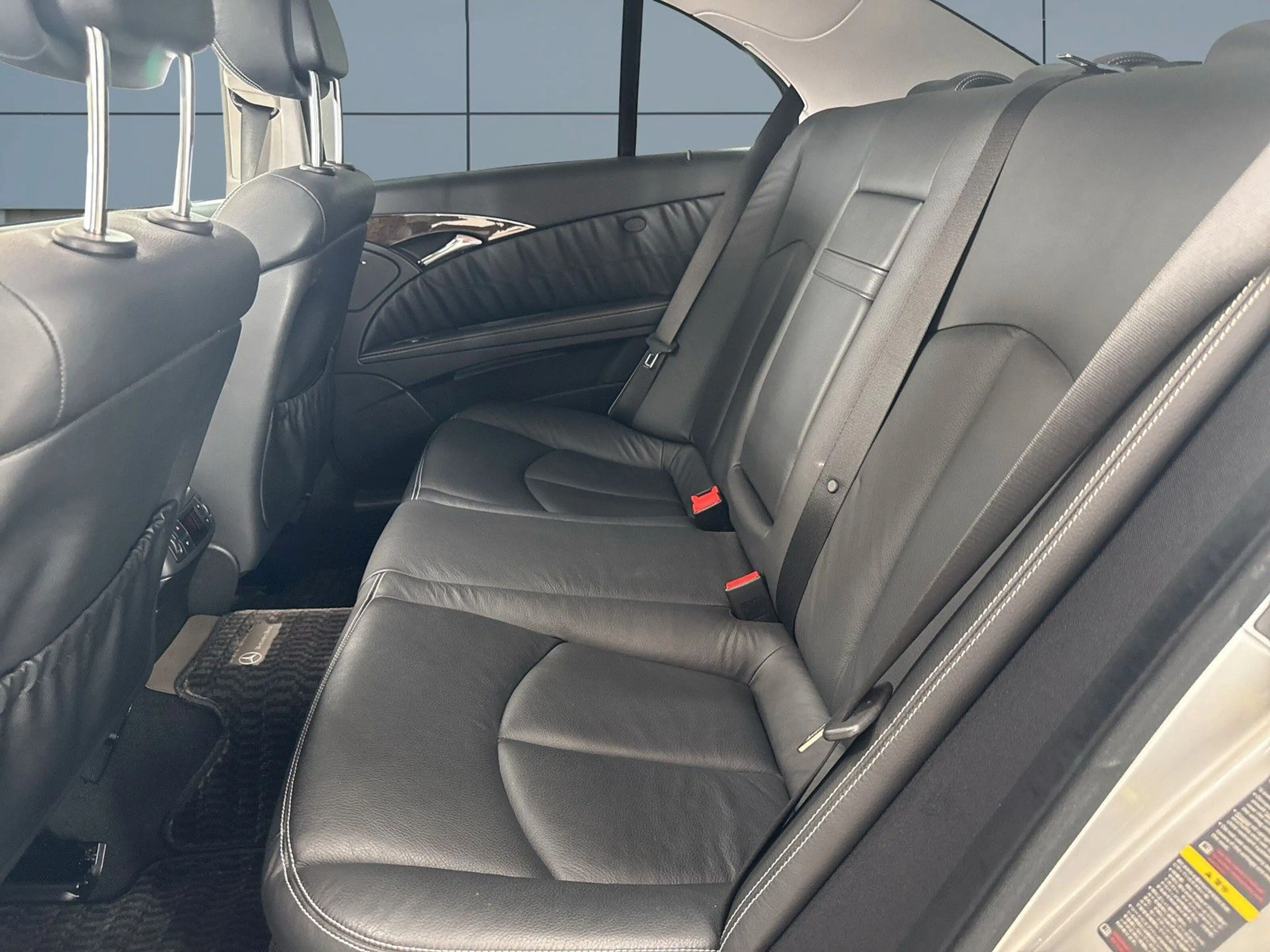 Mercedes-Benz E 350 Limo AMG-Paket PDC*XEN*MEM*SHZ*ROLLO*LEDER — photo 9