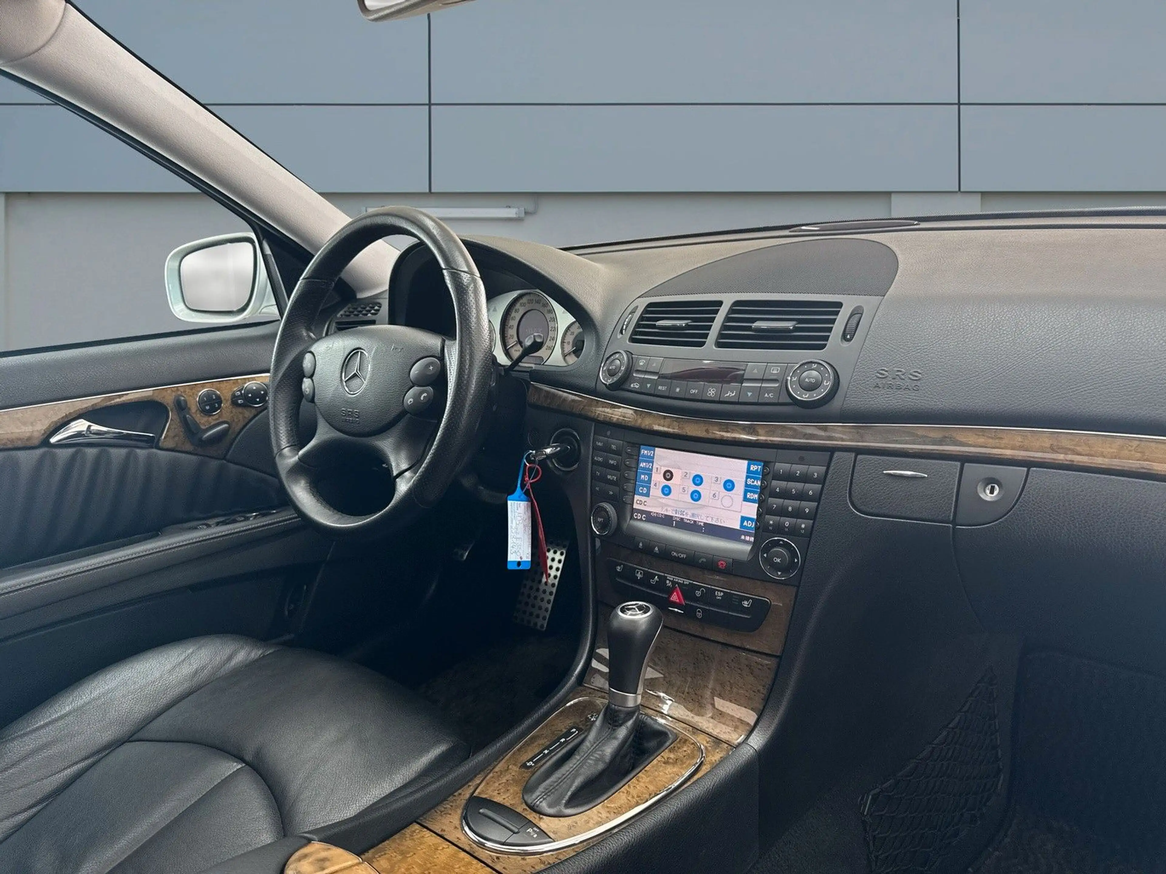 Mercedes-Benz E 350 Limo AMG-Paket PDC*XEN*MEM*SHZ*ROLLO*LEDER — photo 11