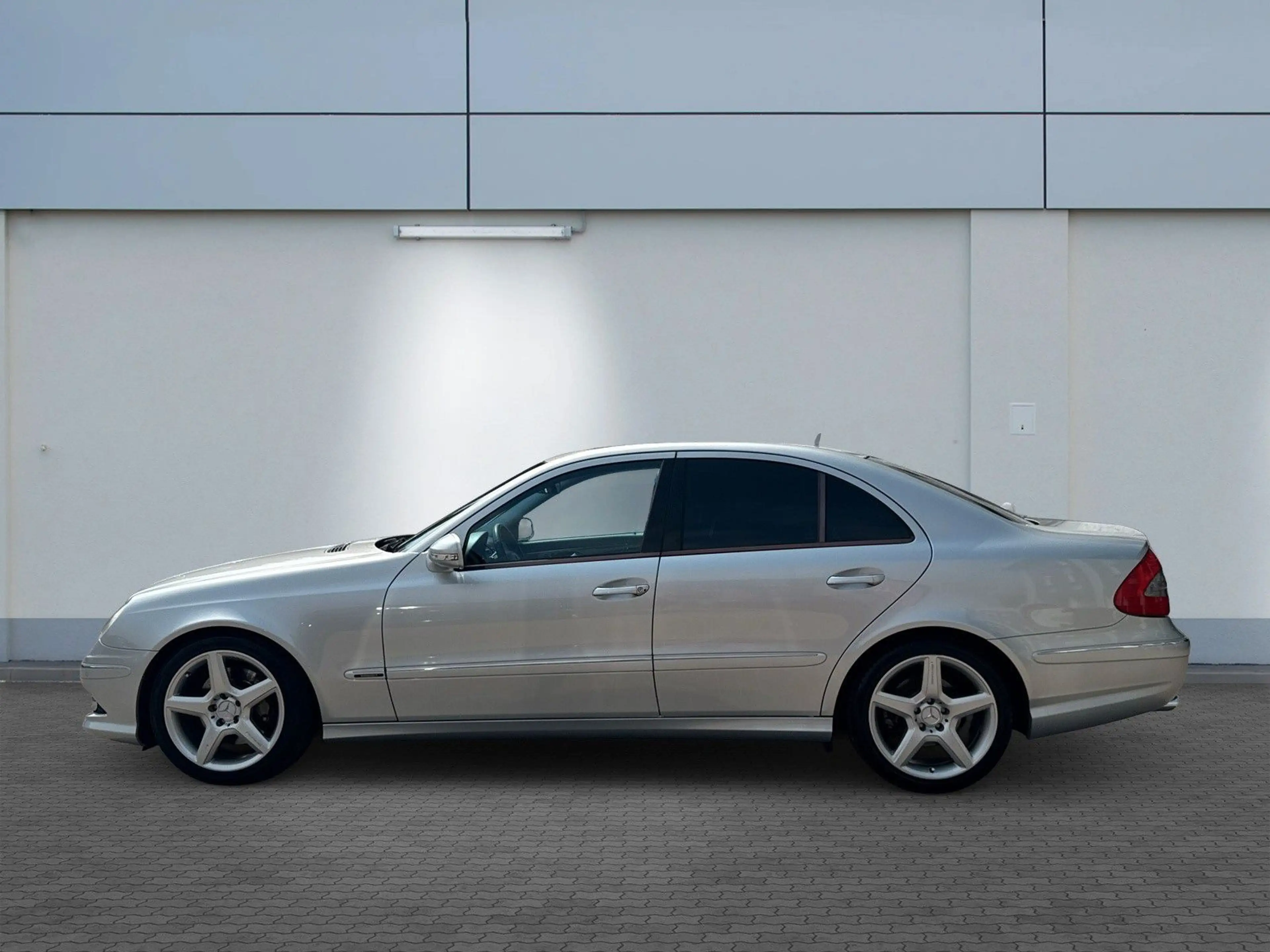 Mercedes-Benz E 350 Limo AMG-Paket PDC*XEN*MEM*SHZ*ROLLO*LEDER — photo 4