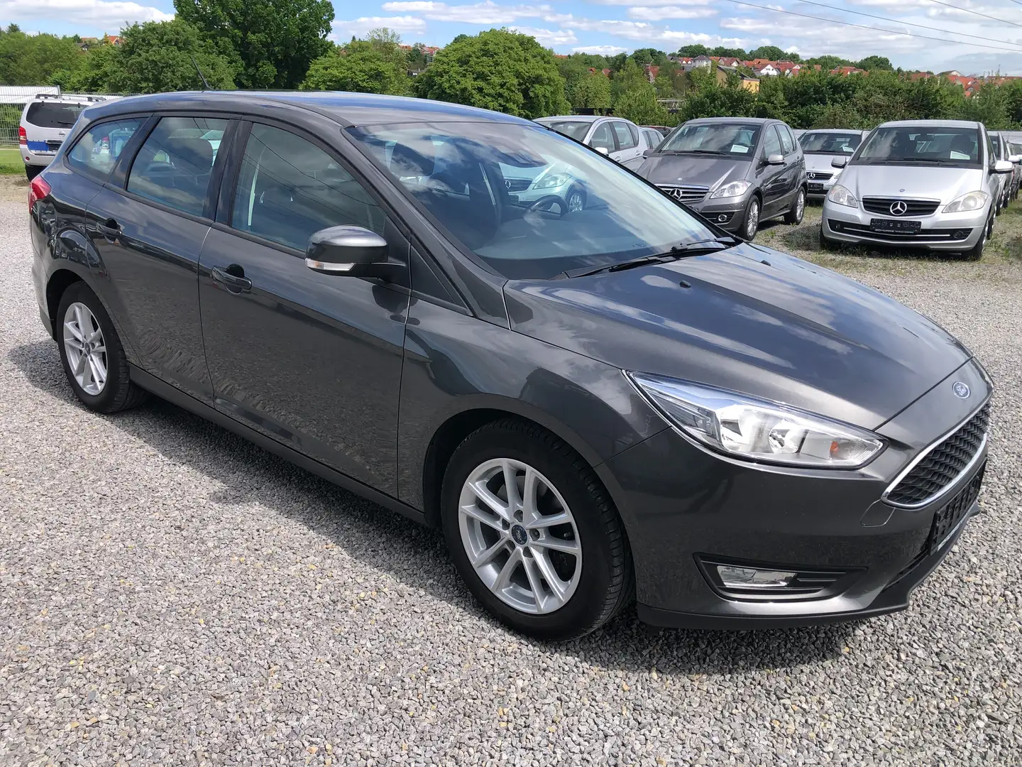Ford Focus 1,5 EcoBoost 110kW Business Turnier*1.Hand* Grau - 2