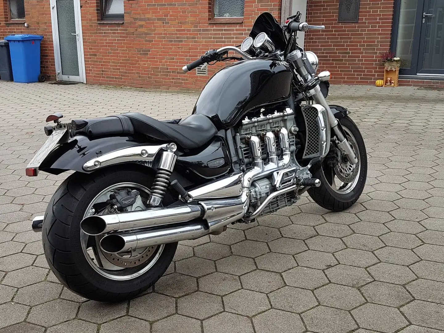 Triumph Rocket 3 Negro - 2