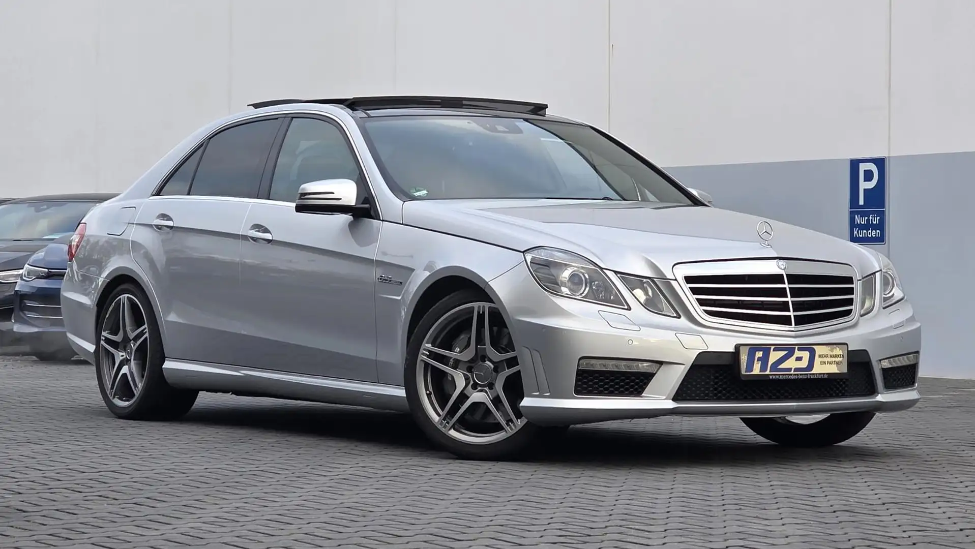 Mercedes-Benz E 63 AMG 6.3 V-MAX DESIGNO PANO PERF.SITZE KEYLESS Срібний - 2