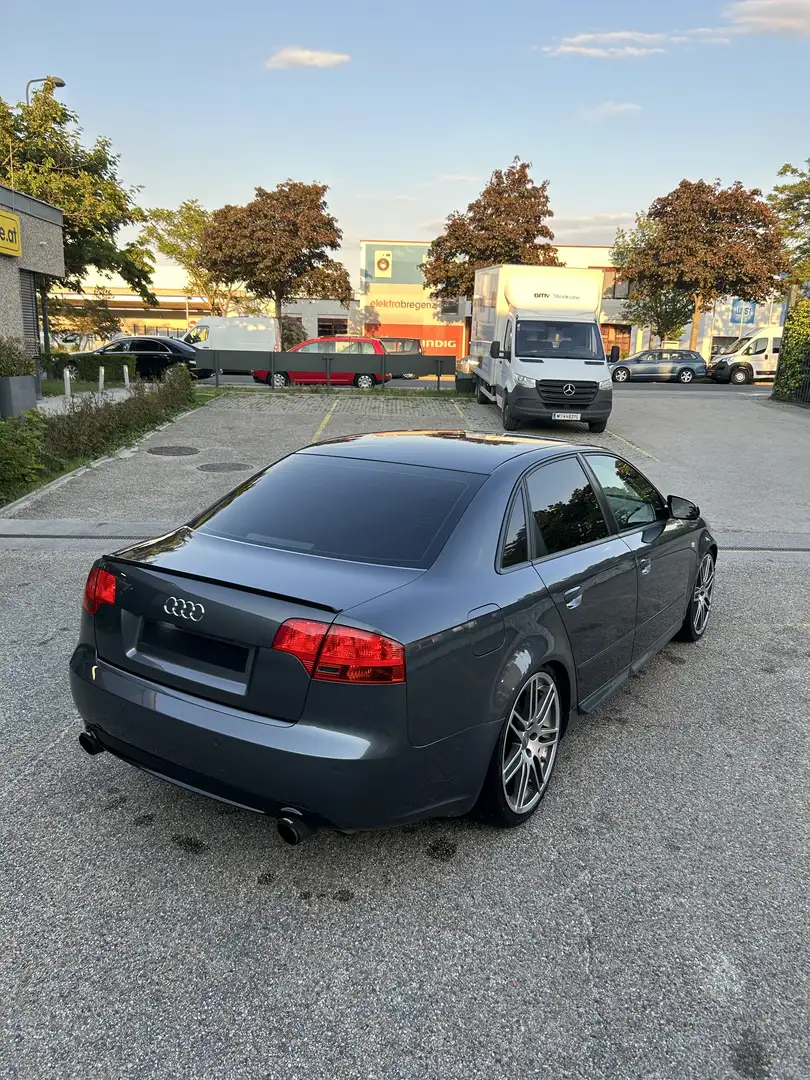 Audi A4 1,8 T Grau - 2