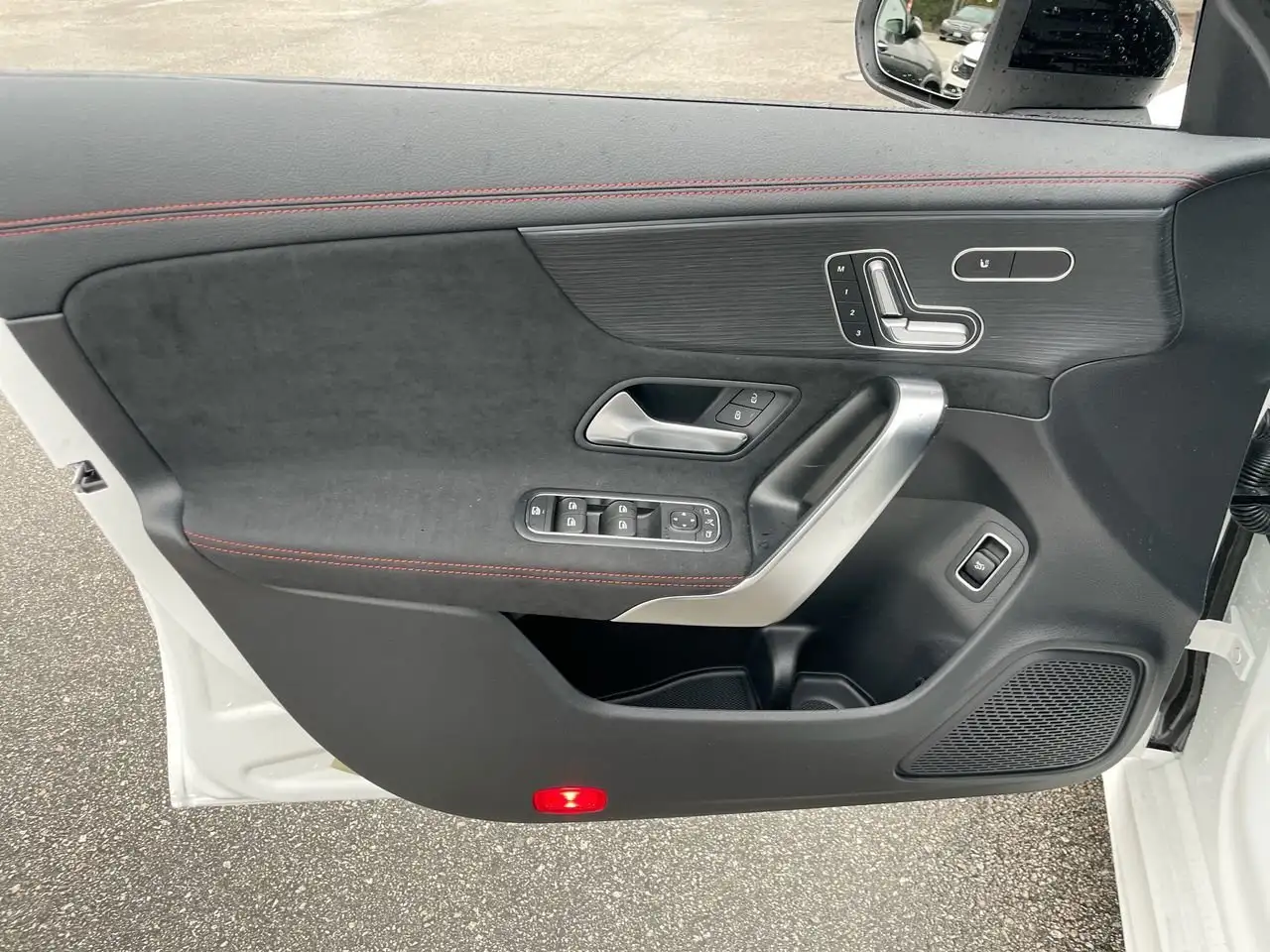 Mercedes-Benz CLA снимка Mercedes-Benz CLA
