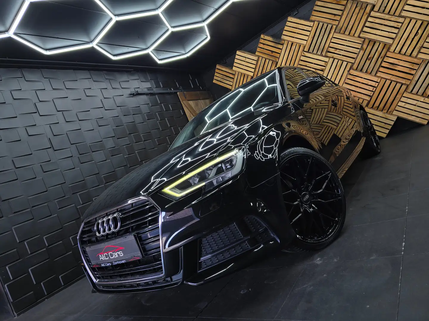 Audi A3 S-Line / Virtual Cockpit / Automaat Nero - 1