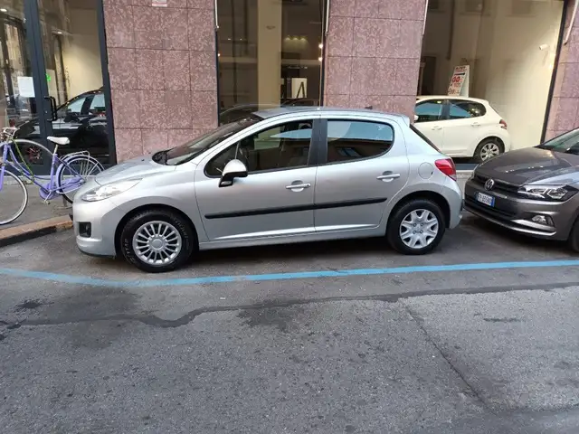 Peugeot 207 view 8
